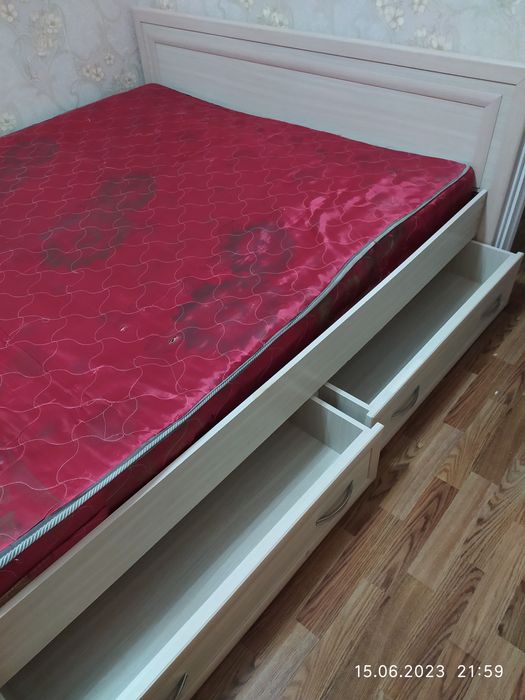 Спальный  гарнитур   б/у  в  хорошем  состоянии