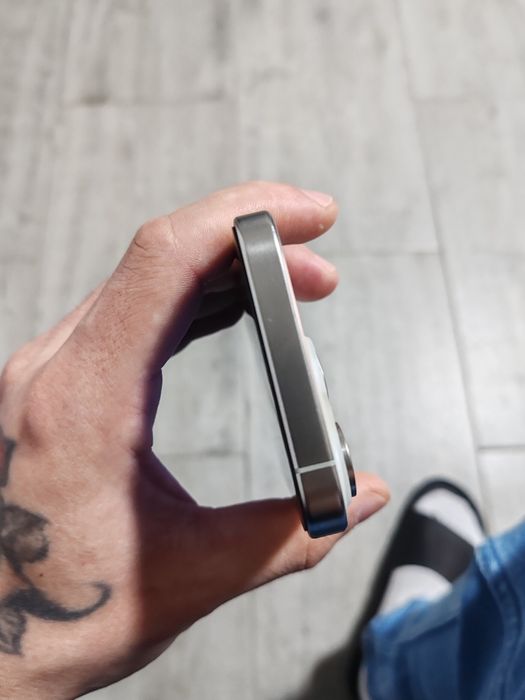 Iphone 15 pro  99% bat