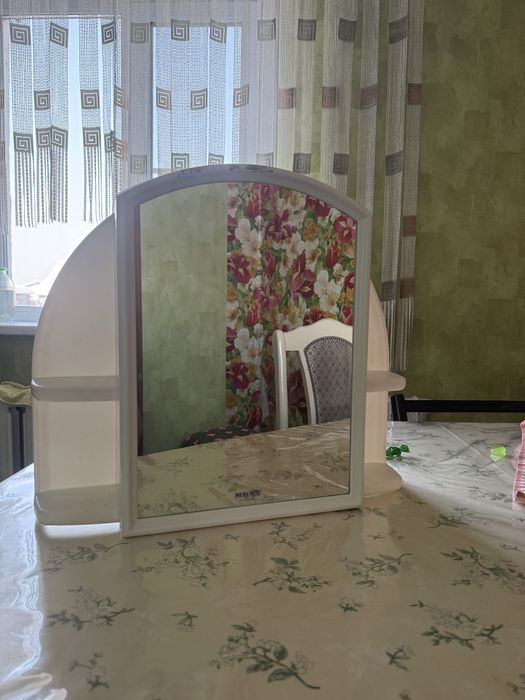 Шкафчик с зеркалом в ванную