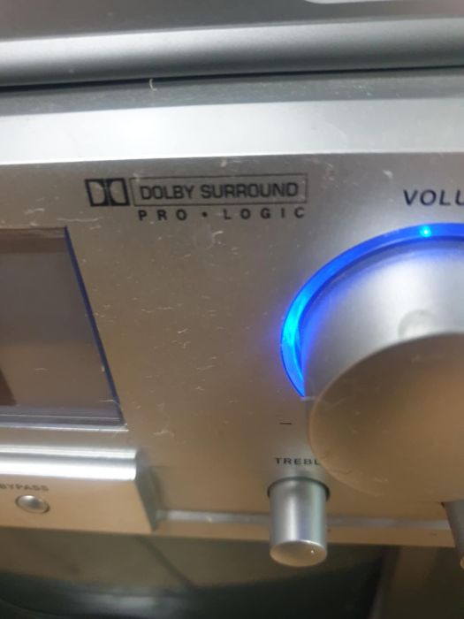 Усилвател  с тунер в отлично състояние.