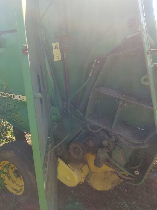 Vând balotieră John Deere