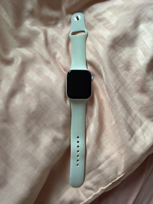Продам apple watch SE 44 мм
