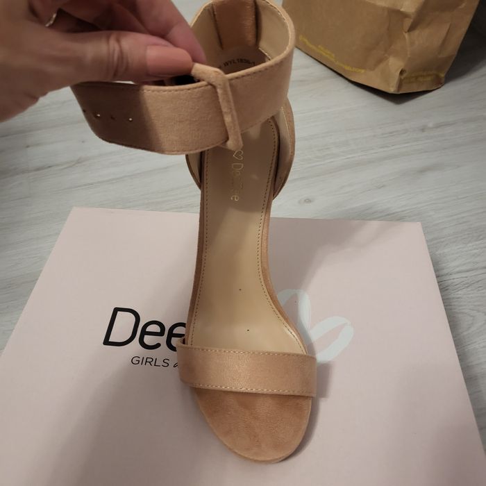 Sandale deosebite noi