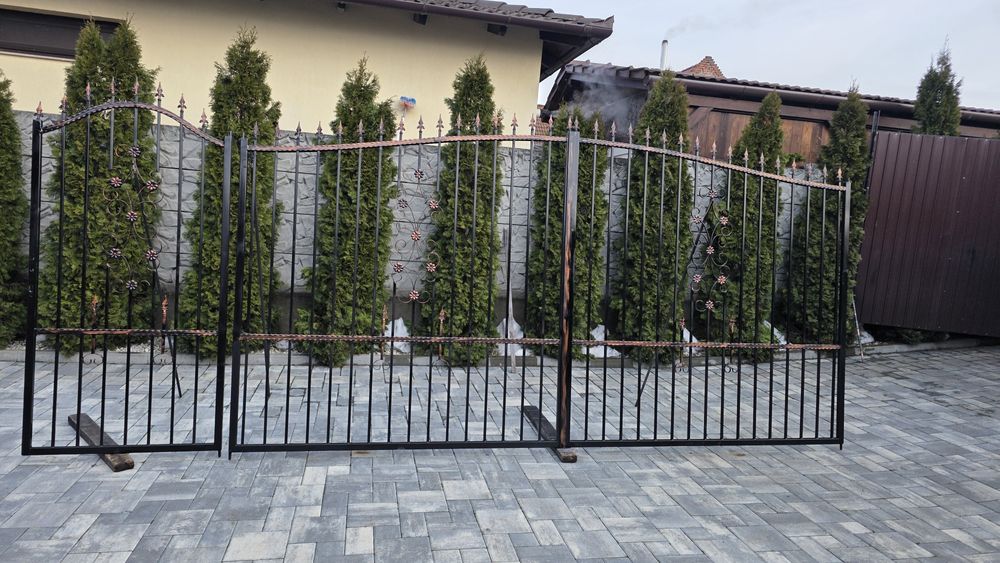 Vând poarta lungime 4m înălțime 1.8m portiță pietonala 1m/1.8m