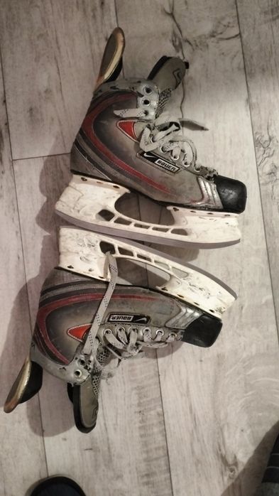 Продам хоккейные коньки