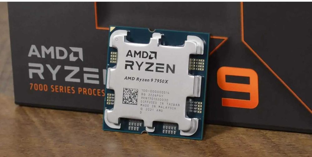 PC Gaming si AI White 7950X X670E 64GB NVME 1TB 5090 32GB NZXT