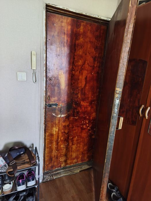 СРОЧНО продам железную дверь