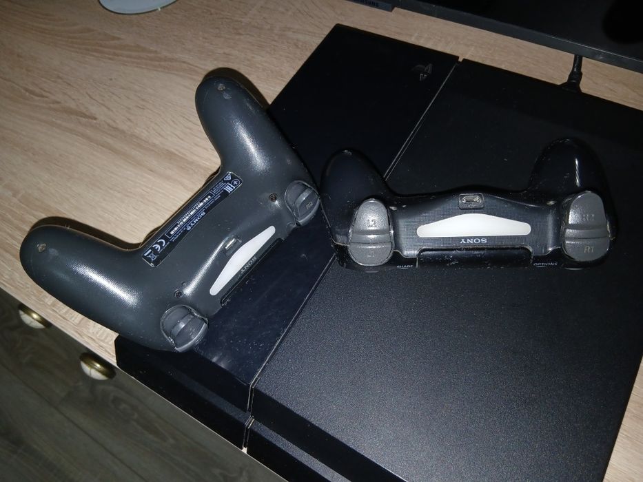 PS 4 в идеальном состоянии