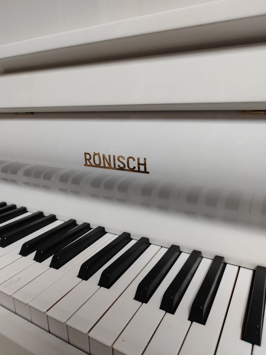 Пианино белое Rönisch