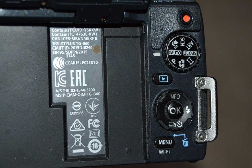 Foto Subacvatic Olympus Tough TG-860 – Rezistent la Șocuri și Apă 15m, Ecran Rabatabil, Wi-Fi, Defect