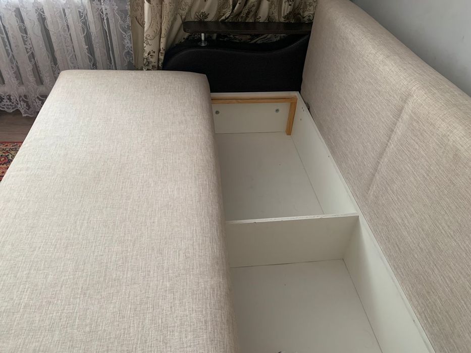 Продаю диван в хорошем состояний