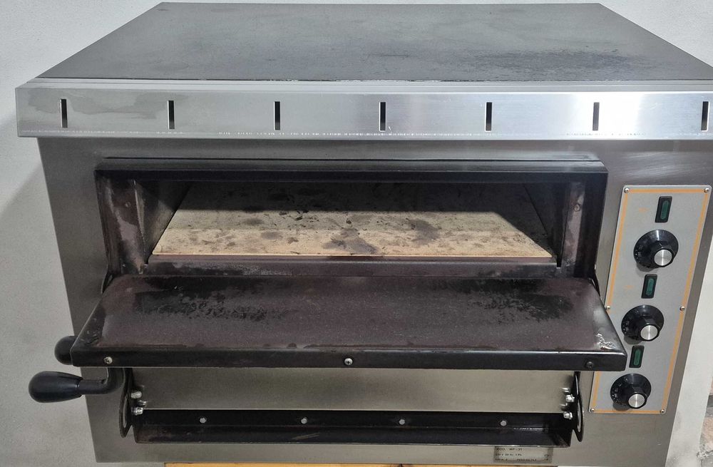 Cuptor pizza in stare perfecta de functionare