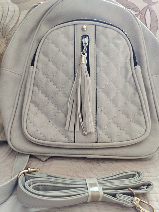 Нова Дамска раница в сиво