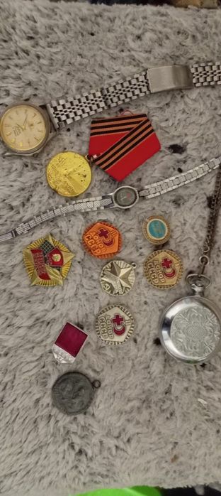 Продаю часы цена договорная