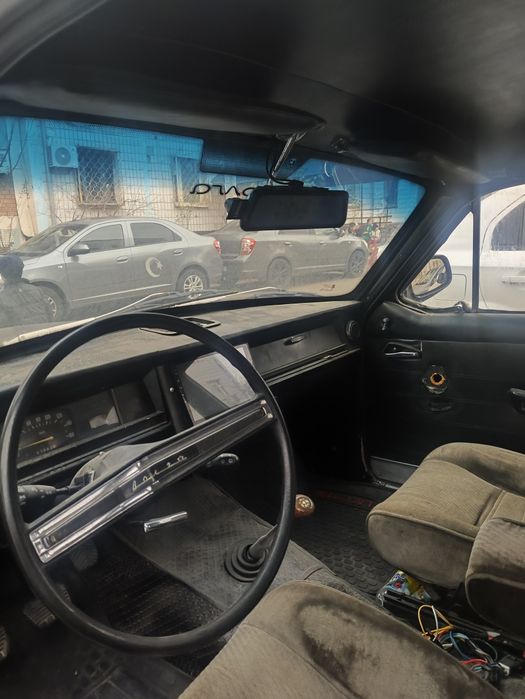 Volga 2401 yili 1983 qora matviy