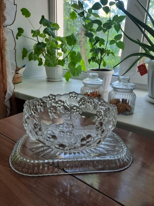 Продам хрустальные вазочки