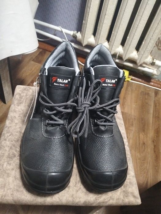 2шт спец. обувь и сапоги продается