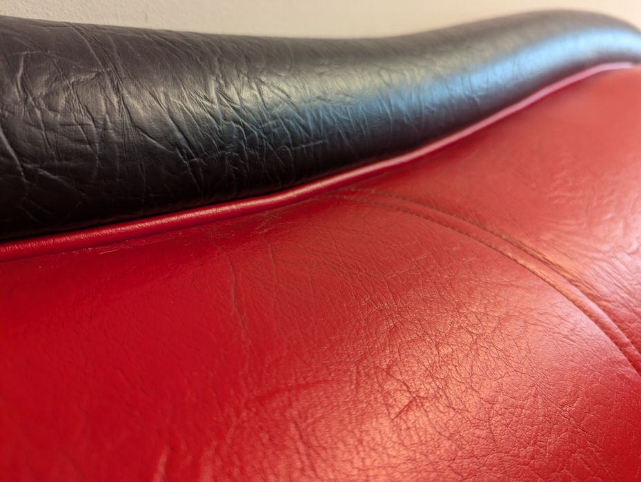 Ъглов диван от червена естествена кожа