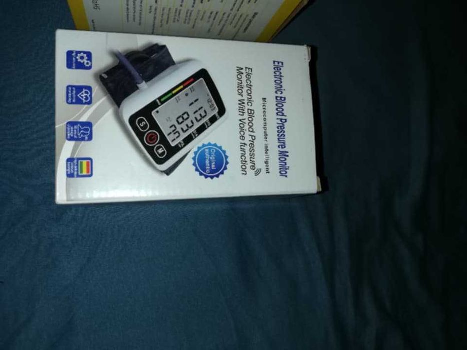 Електронен Апарат за кръвно ,за предмишница  говорящ LCD дисплей пулс