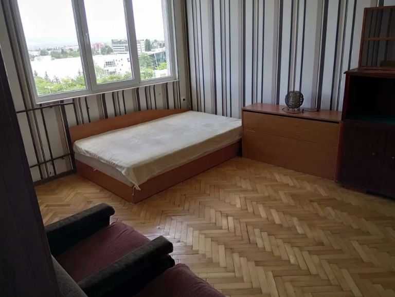 Тристаен имот в Мусагеница