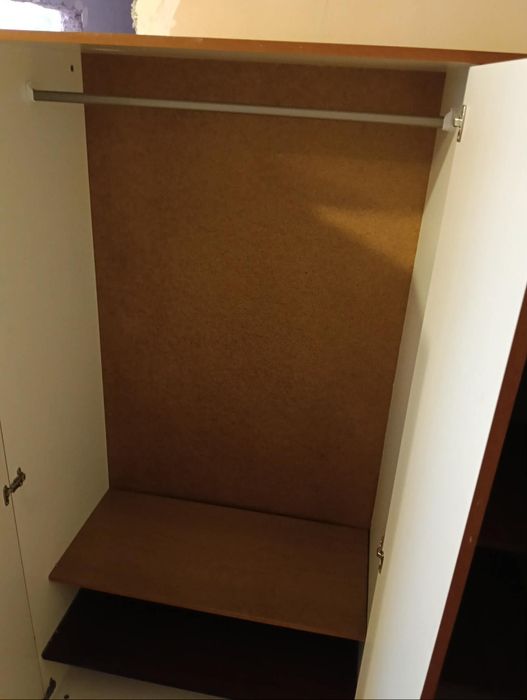 Гардероб бяло и кафяво