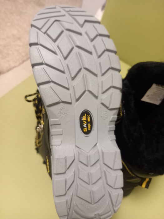 Продам спецобувь.