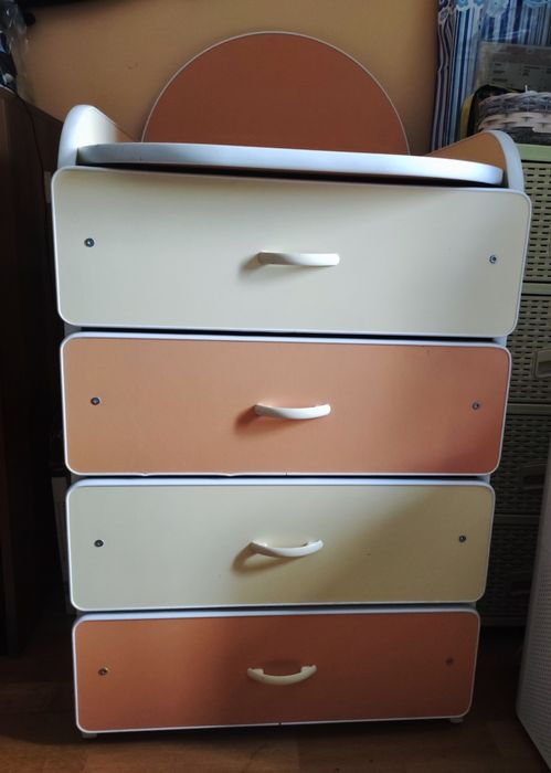 Бебешки/детски скрин с повивалник