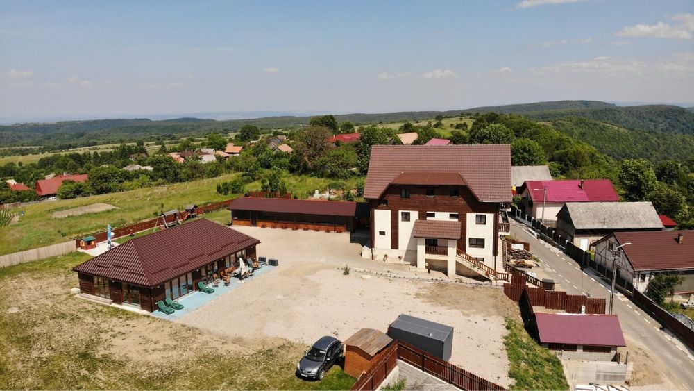 Cabana de inchiriat cu piscina acoperita 30pers