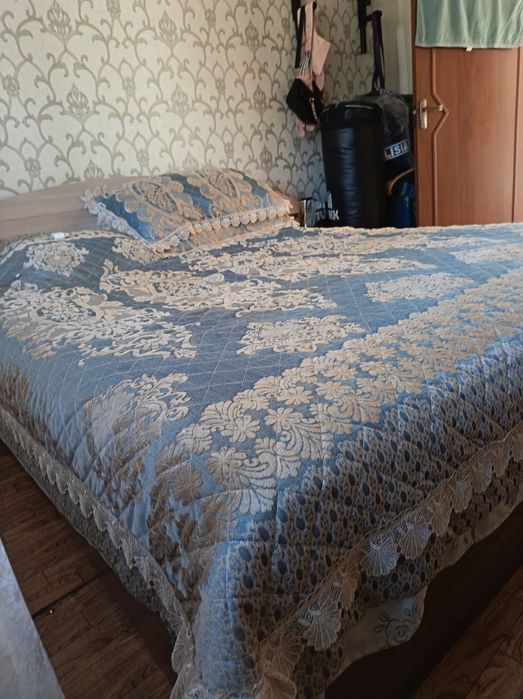 Продаю спальный гарнитур