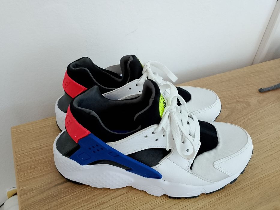 Adidași Nike purtați o singura data