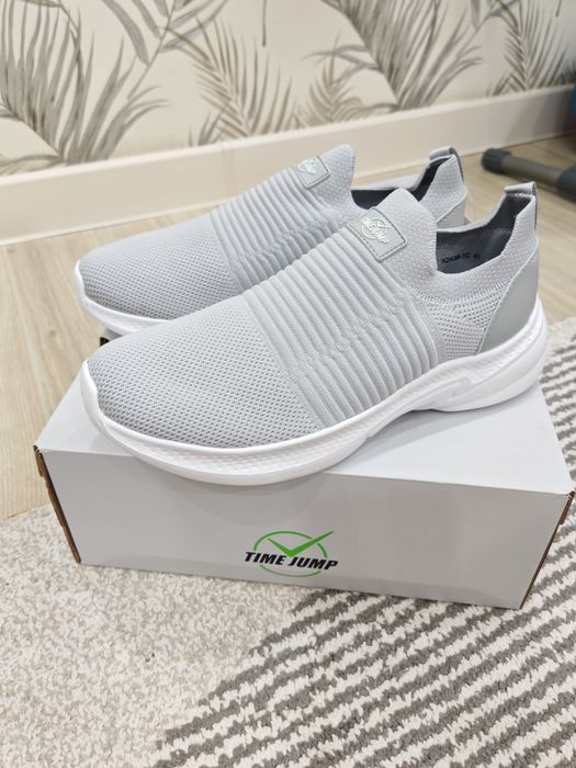 Обувь новая легкая