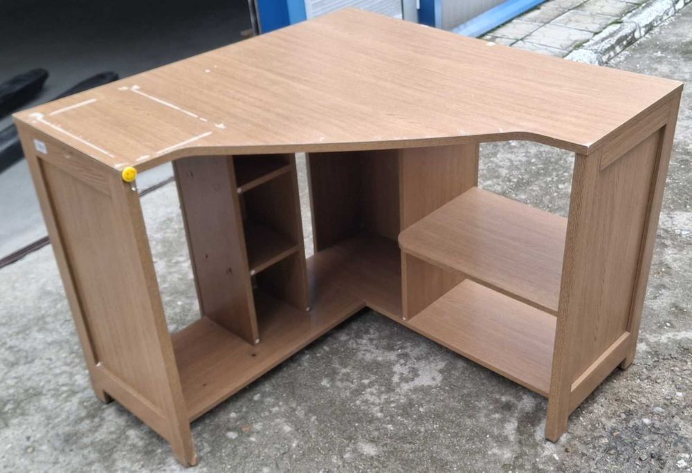 Бюро за компютър и ъглово бюро