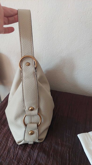 Guess чанта. Нова