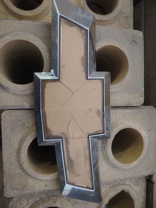 Шильдик переднего бампера Орландо