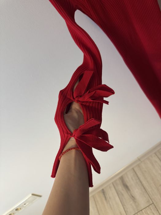 Червена рокля по тялото Guess