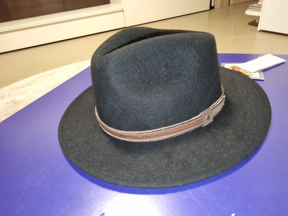 Vand palarii noi de lana barbatesti de calitate superioara si elegante