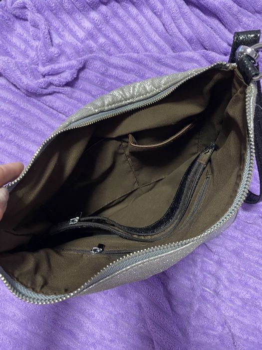 Продам сумку серебристую