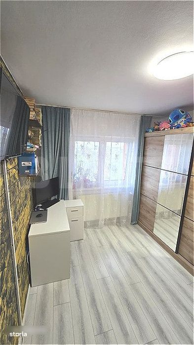 Apartament de vanzare, decomandat, 45 mp utili, 2 balcoane, loc de par