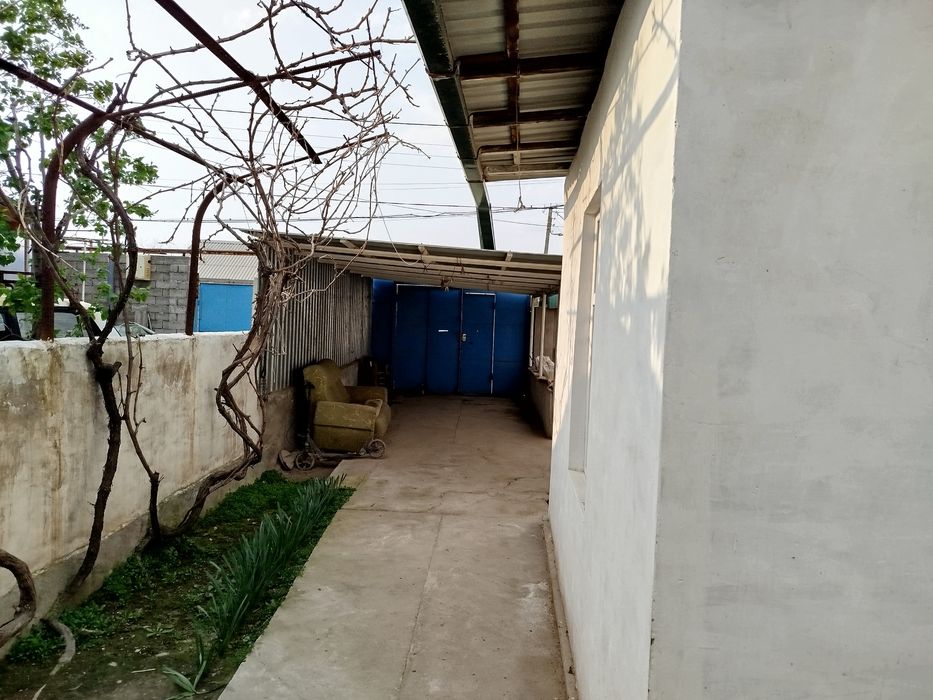 Продаётся дом, с большим участком в 10 соток.