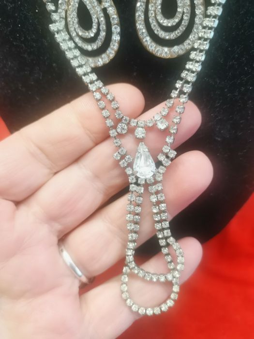 Дамски комплект с блестящи камъчета