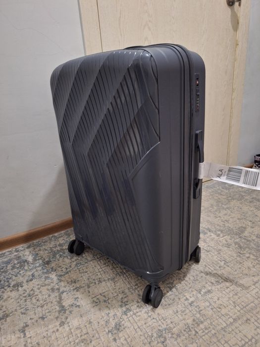Продам Чемодан большого размера, почти новый, был один перелет,