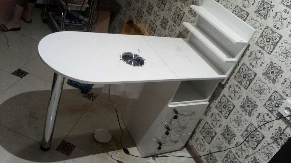 Маникюрный стол ( стол для маникюра)