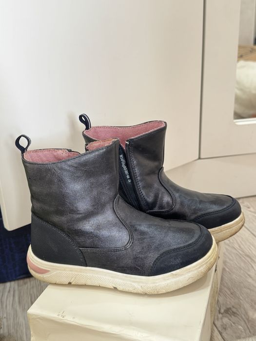 Детская обувь доя девочки 28-29 рр б/у