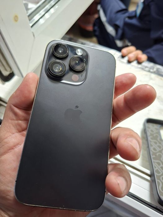 iPhone 14 Pro...