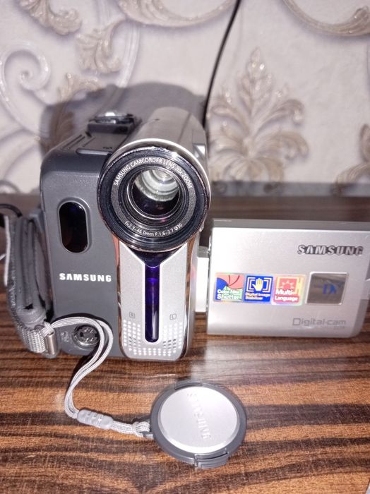 Продам видеокамеру SAMSUNG VP-D351i