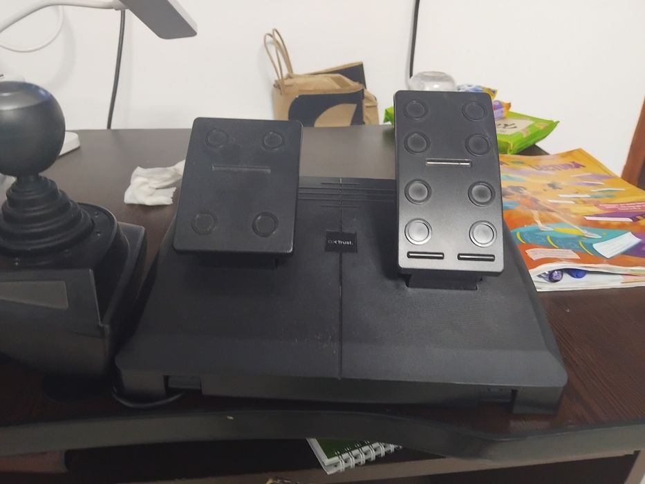 Vând  Xbox one S cu volan și FC 25