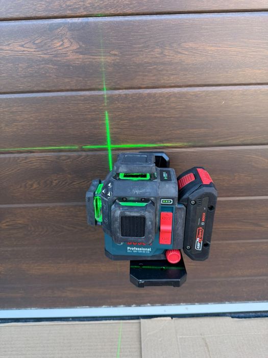 Bosch nivela cu 3 linii verzi