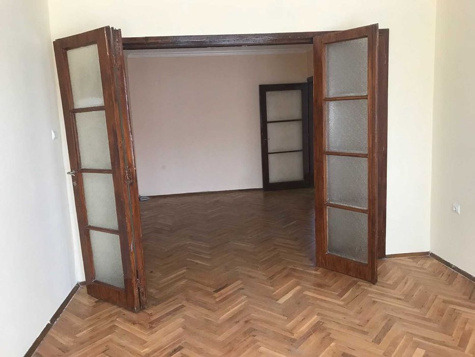 Двустаен имот в Красно село