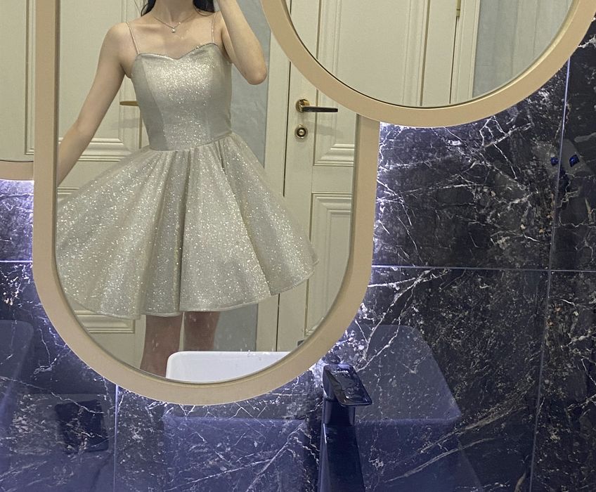 Продаю платье с корсетом