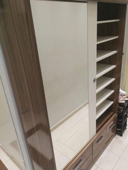 Портманто със плъзгащто огледало